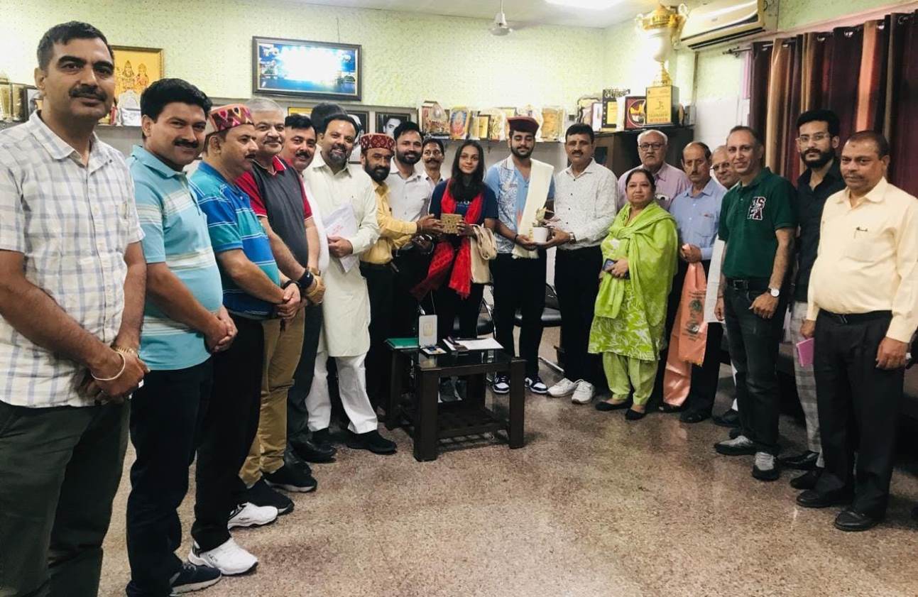 Senior Deputy Mayor Jasvir Singh Bunty and Himachal Mahasabha Chandigarh felicitated talented players who have brought laurels to India.